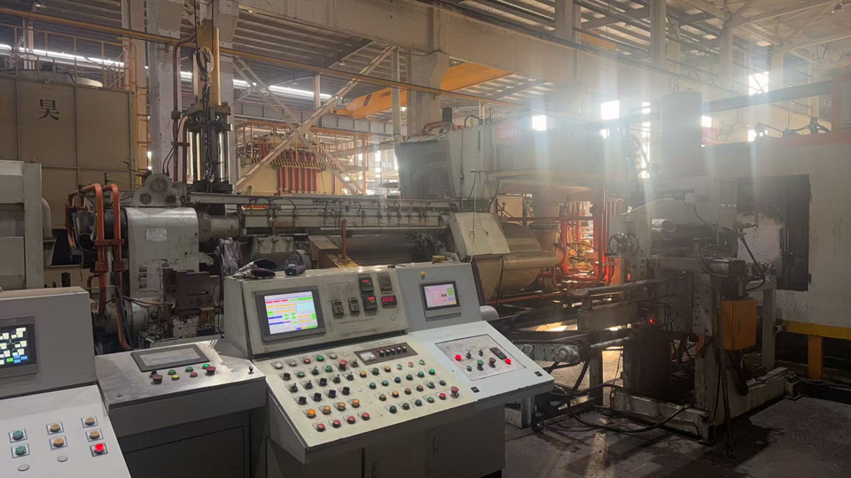 2200吨挤压生产线